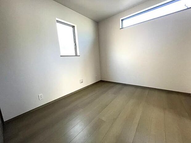 バルコニーに面していないので小さなお子様のお部屋としても安心です。
