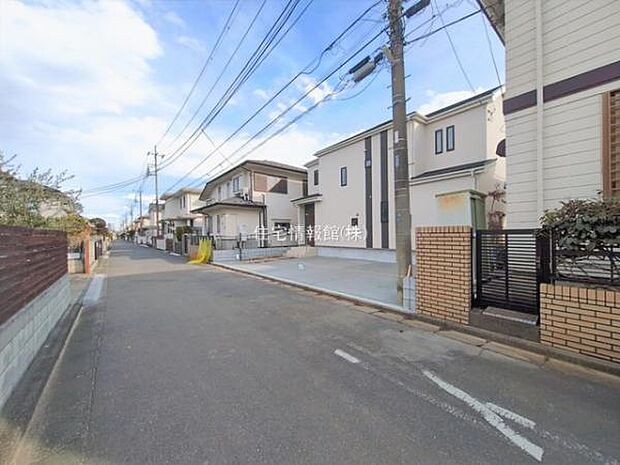 前面道路を含めた現地写真です。