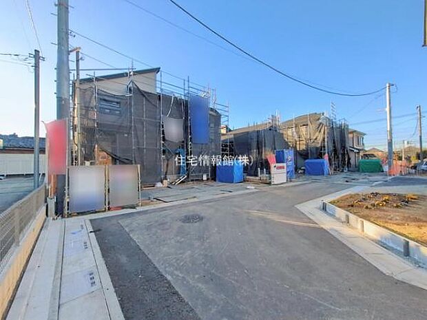 前面道路を含めた現地写真です。