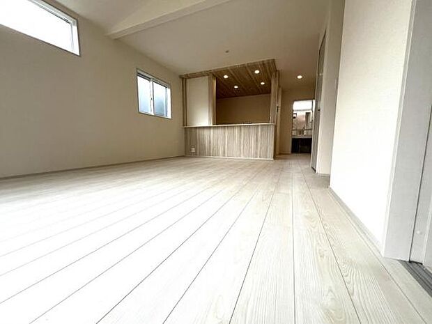 家族とゆったり時間を過ごせるリビングダイニング。