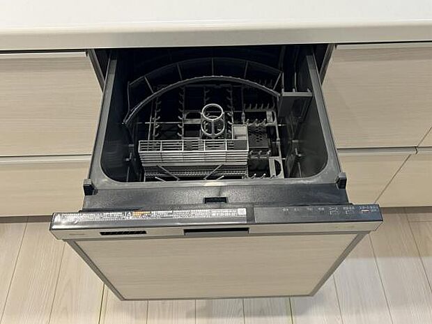 機能性に優れ食器洗乾燥機付のシステムキッチンで忙しい家事をサポートします。