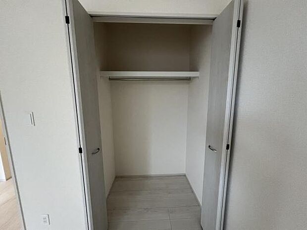 中の物を確認しやすく、取り出しやすい収納スペース。お部屋を広々とお使いいただけます。