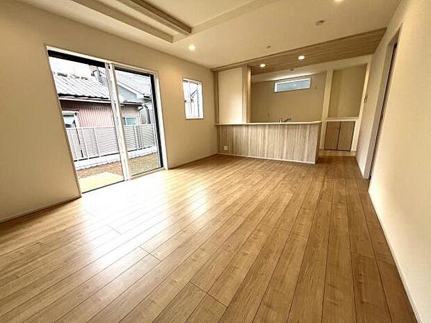 リビングダイニングになります。ご家族そろっての素敵な空間になりそうですね。