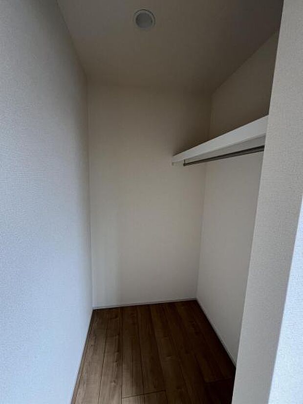 いつでもお部屋をスッキリお使い頂ける収納スペースを設置。