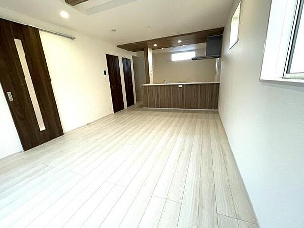 リビングダイニングになります。ご家族そろっての素敵な空間になりそうですね。