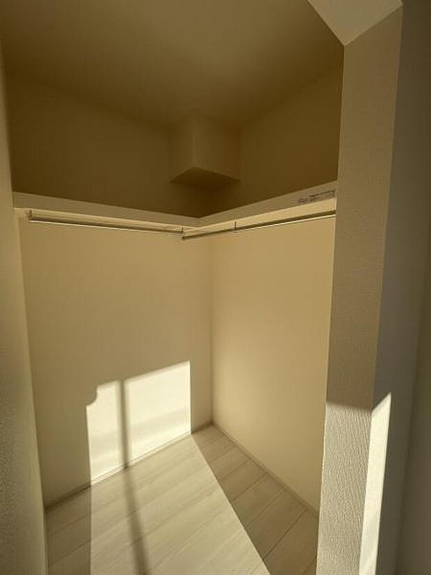 ウォークインクローゼット付きで収納も豊富。お部屋のスペースを有効的に使えそうですね。