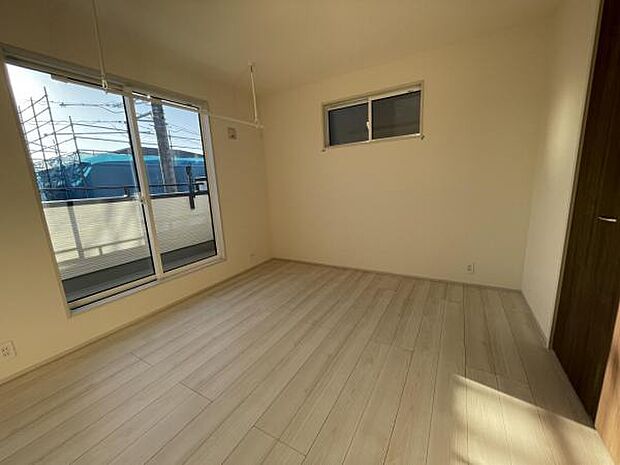 大型クローゼット付きの使い勝手の良い洋室です。