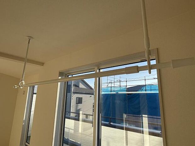 雨の日に便利な室内物干し付きです