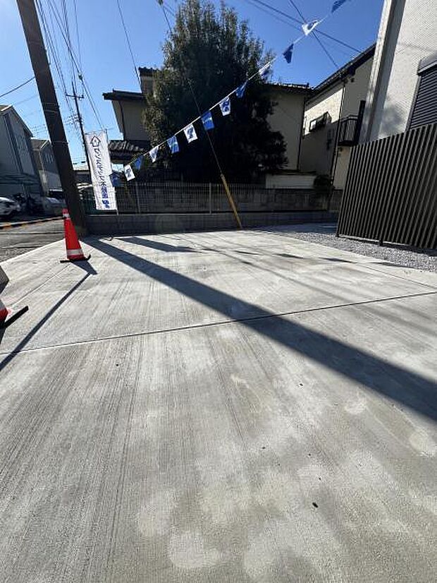 前面道路を含めた現地写真です。ぜひ周辺環境も併せてご覧ください。