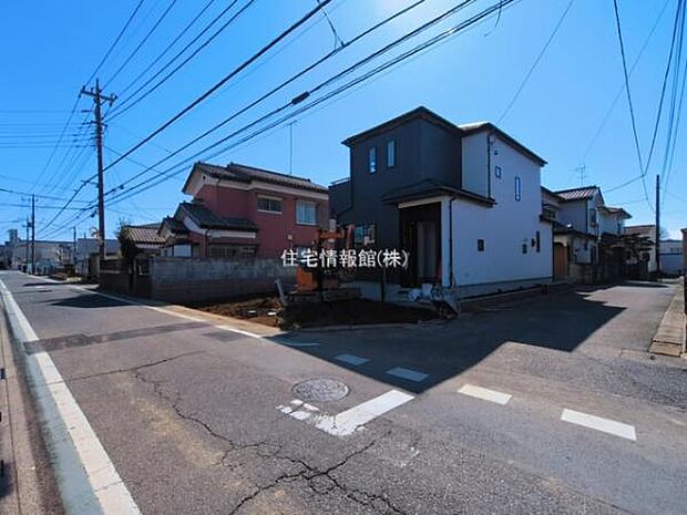 前面道路を含めた現地写真です。