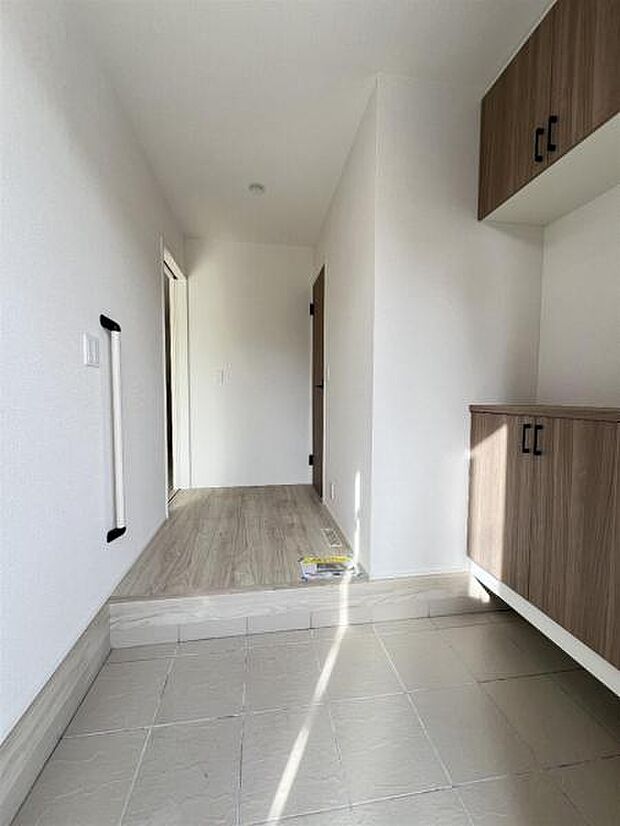 綺麗で明るい玄関でお客様をお迎えいただけます。