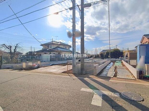 前面道路を含めた現地写真です。