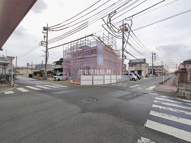 前面道路を含めた現地写真です。