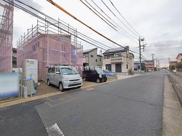 前面道路を含めた現地写真です。