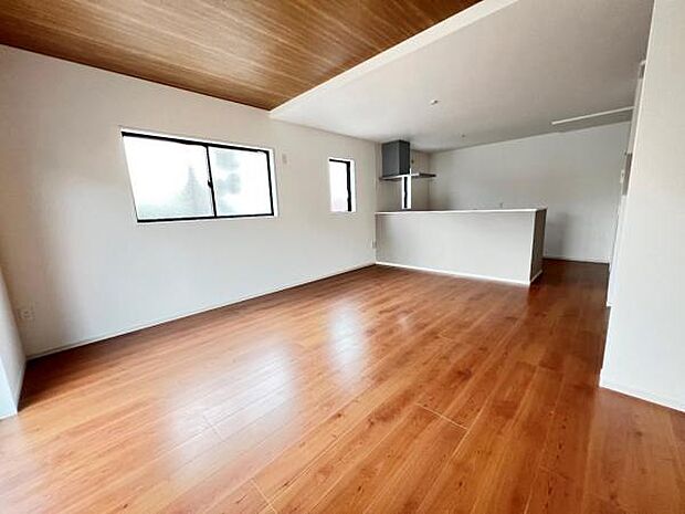 リビングダイニングになります。ご家族そろっての素敵な空間になりそうですね。