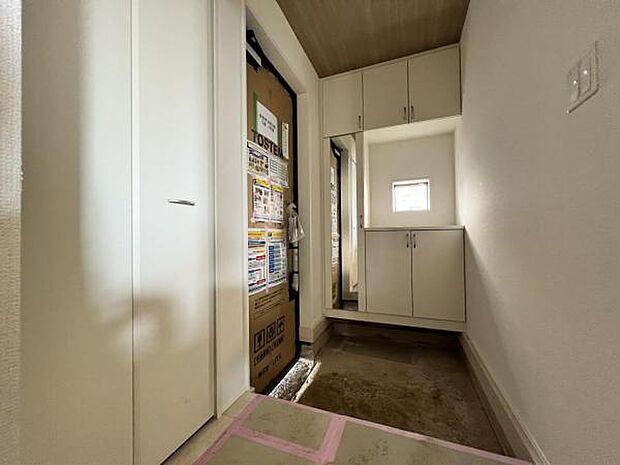 玄関の内観画像です。