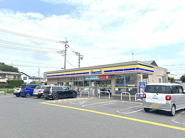 ミニストップ 伊奈本町店まで約460m（徒歩6分）
