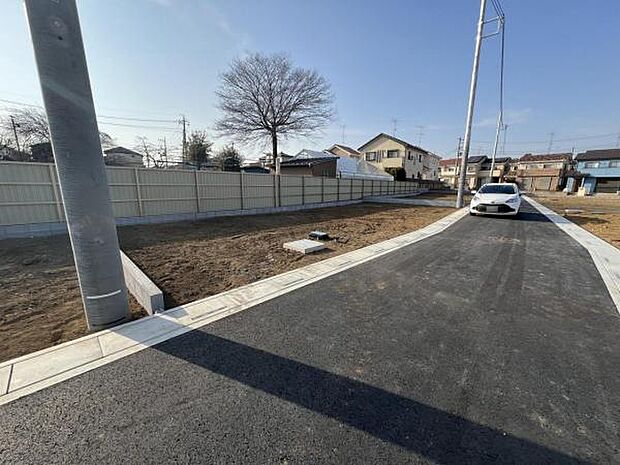 前面道路を含めた現地写真です。ぜひ周辺環境も併せてご覧ください。