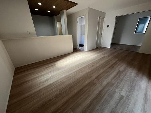 リビングダイニングになります。ご家族そろっての素敵な空間になりそうですね。