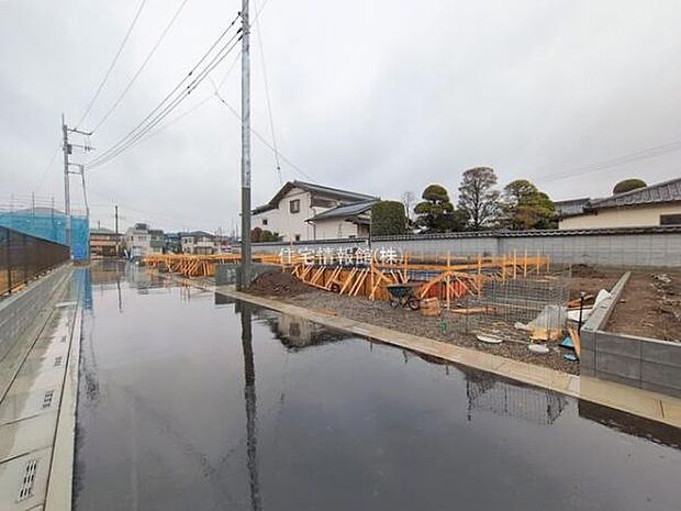 前面道路を含めた現地写真です。