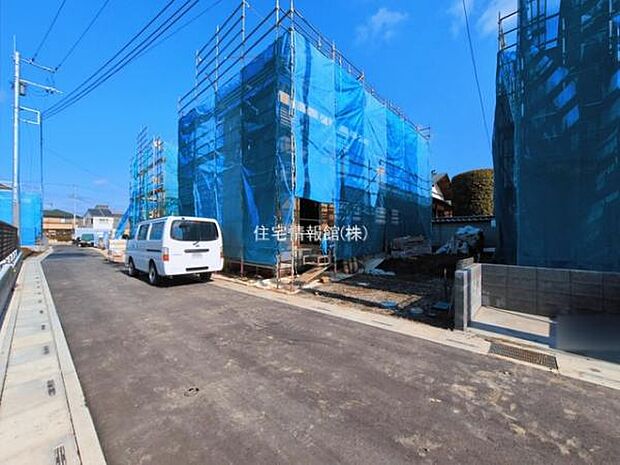 前面道路を含めた現地写真です。