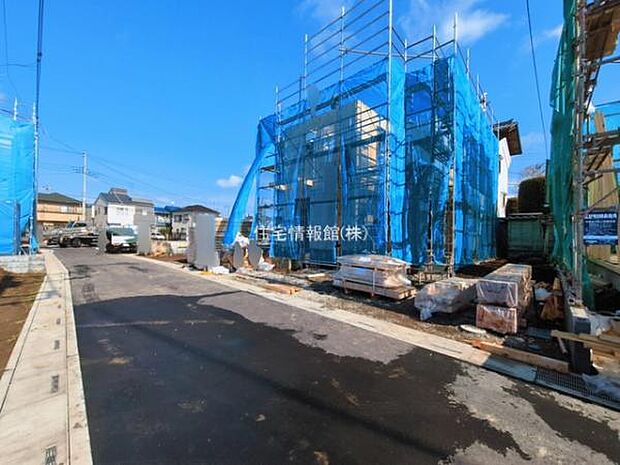 前面道路を含めた現地写真です。