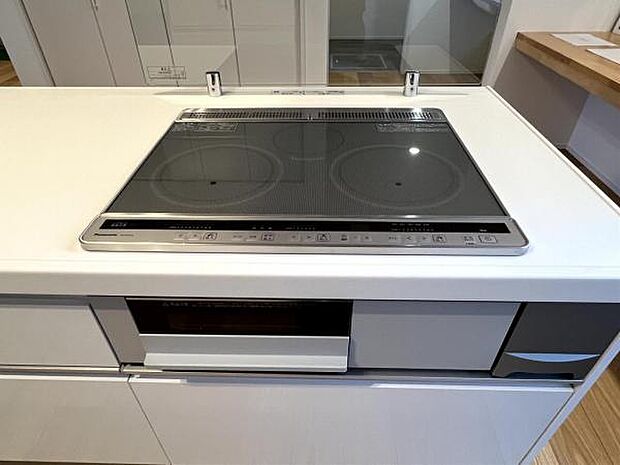 リビングが見渡せ、料理中も会話が弾む対面式キッチンです。