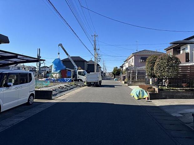 前面道路を含めた現地写真です。ぜひ周辺環境も併せてご覧ください。