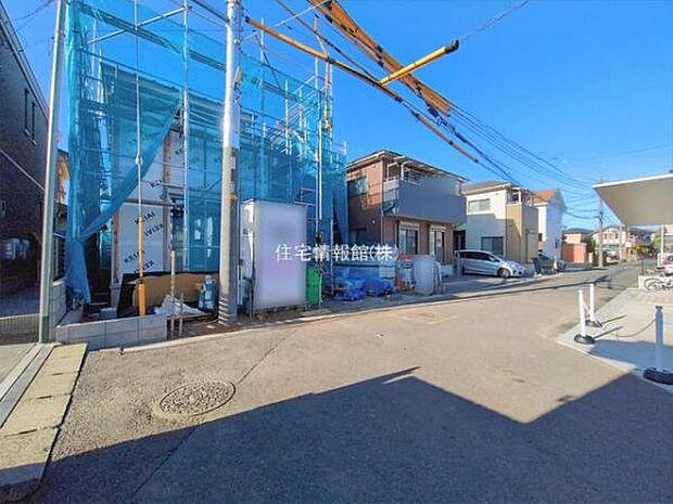 前面道路を含めた現地写真です。