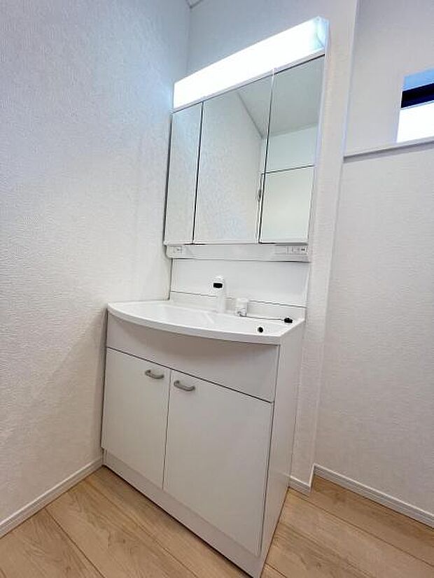 分譲地内には公園がございます。