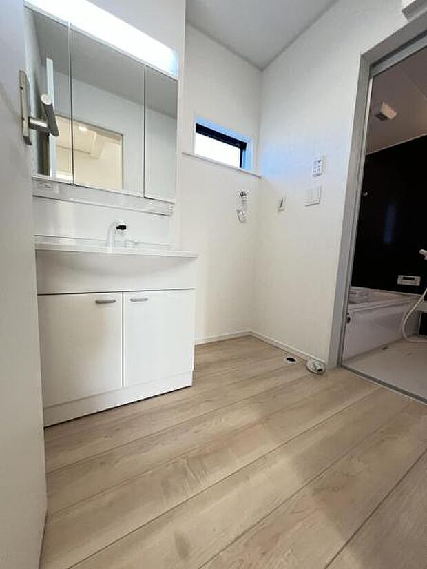 脱衣所は小さなお子様がいるご家庭にも重宝されます。