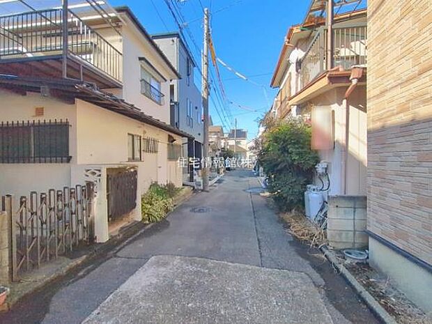 前面道路を含めた現地写真です。