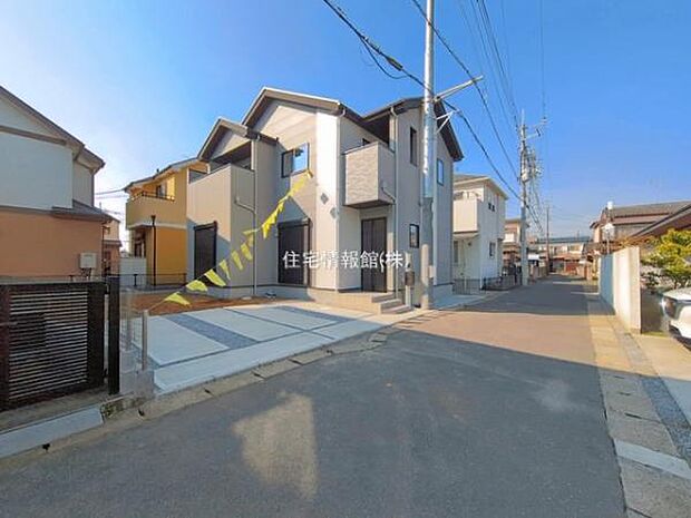 前面道路を含めた現地写真です。