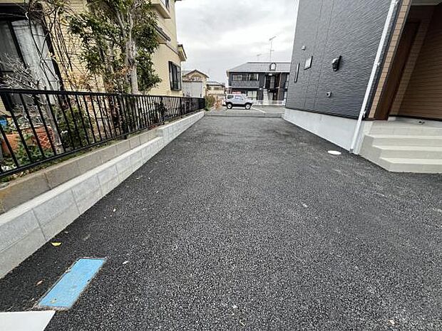 駐車場ももちろん完備しておりますのでお車所有の方にも心強いです。