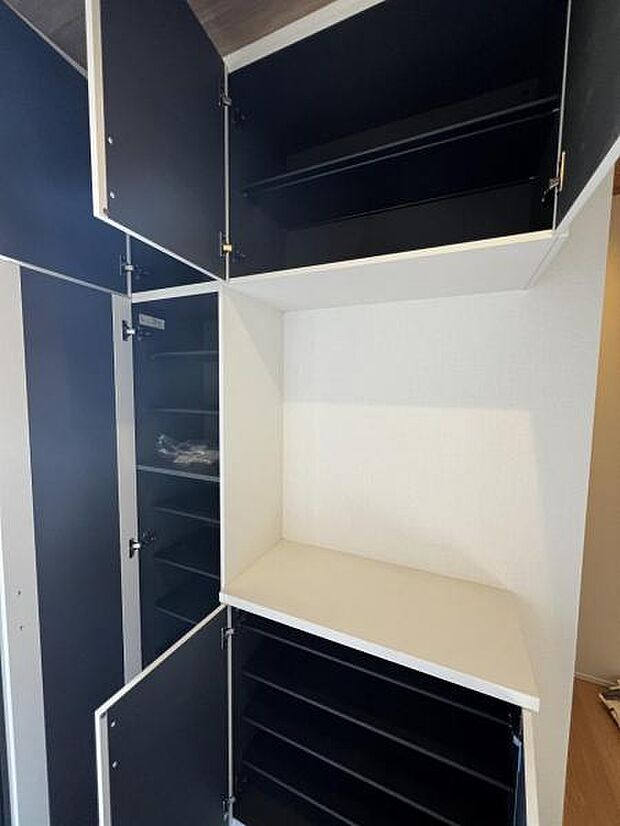 人気のシューズクローゼットです