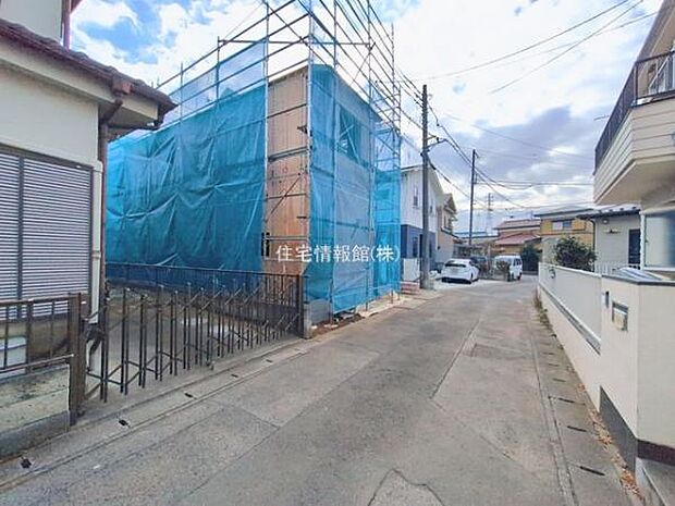 前面道路を含めた現地写真です。