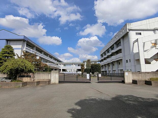 羽生市立西中学校まで約257m(徒歩4分)