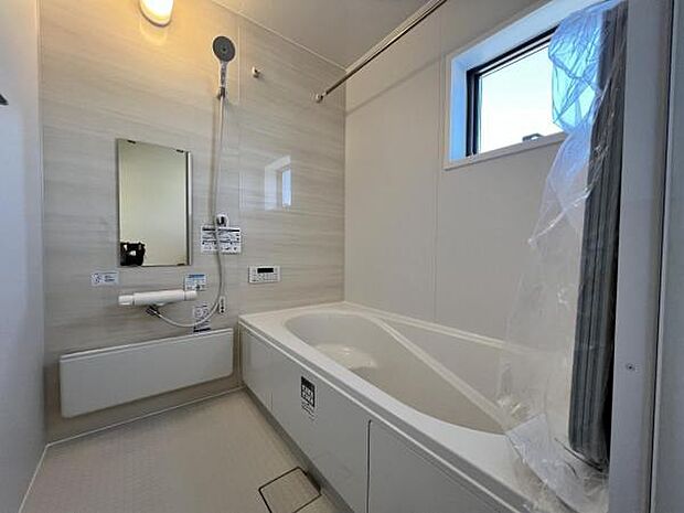 お洗濯にも重宝する浴室乾燥機付き。寒い時期もいつも温かいお湯に浸かれる追い焚き機能付きです。