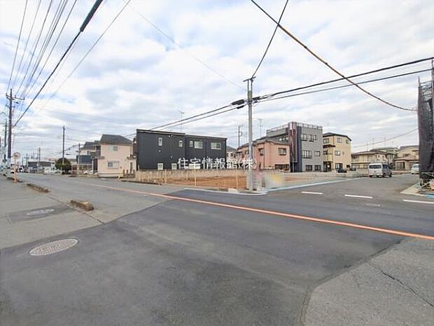 前面道路を含めた現地写真です。