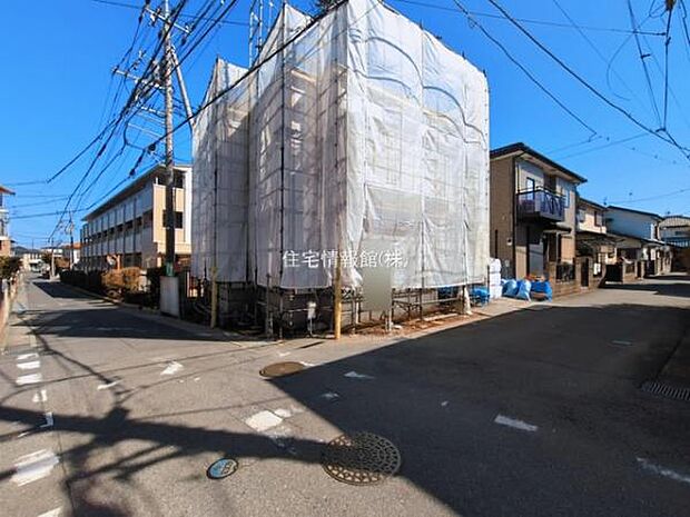 前面道路を含めた現地写真です。