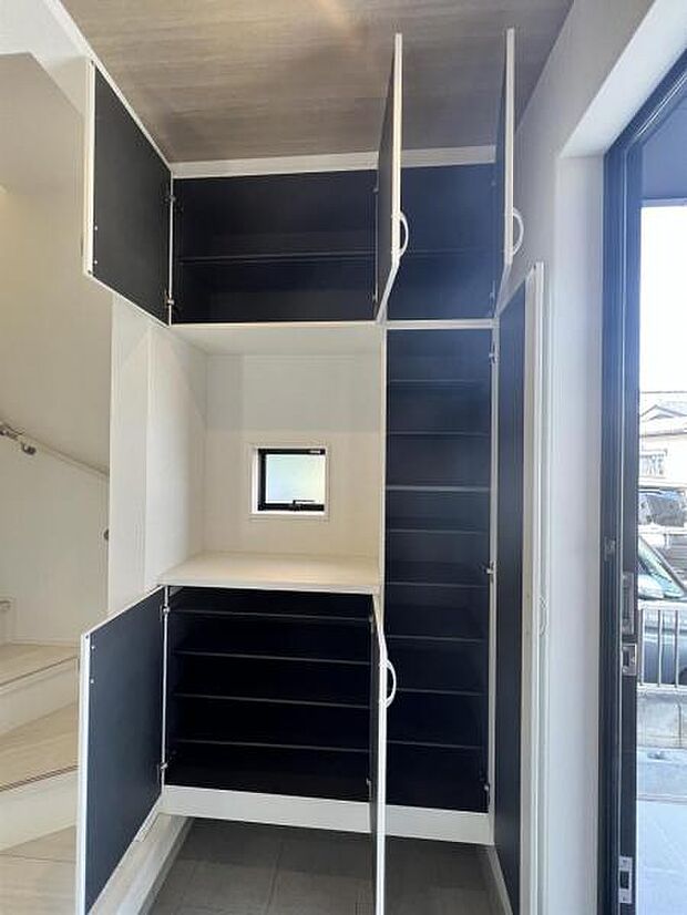 人気のシューズクローゼットです