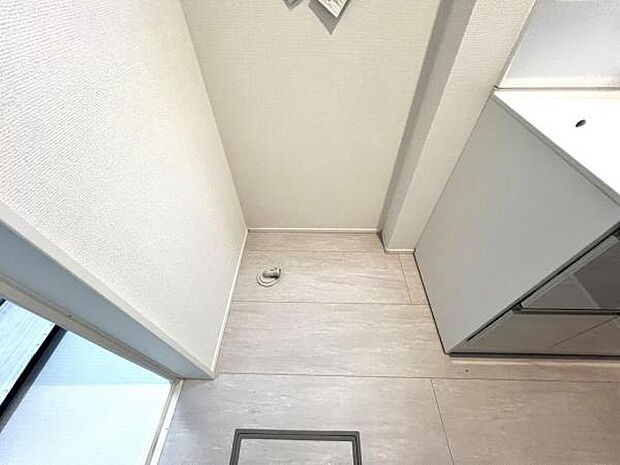 横幅もあり作業しやすいランドリースペース。