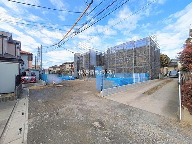 前面道路を含めた現地写真です。