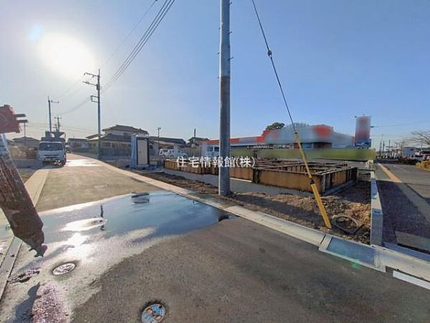 前面道路を含めた現地写真です。