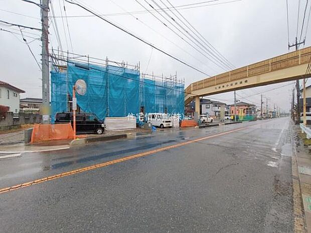 前面道路を含めた現地写真です。