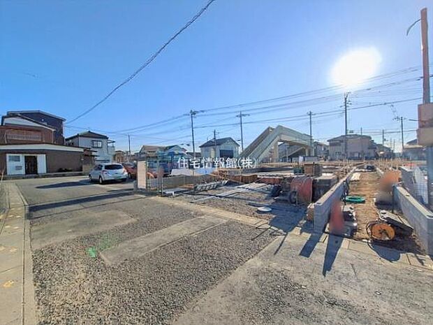 前面道路を含めた現地写真です。