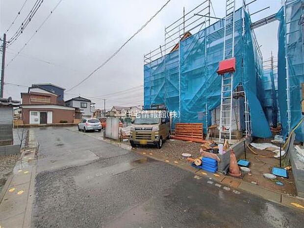 前面道路を含めた現地写真です。