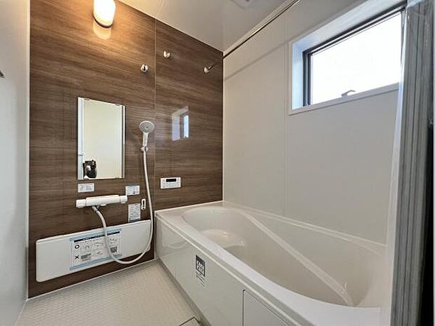 スタイリッシュな浴室で1日の疲れをゆったり癒されるのもいいですね。