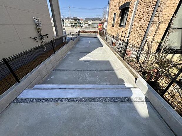 駐車場ももちろん完備しておりますのでお車所有の方にも心強いです。