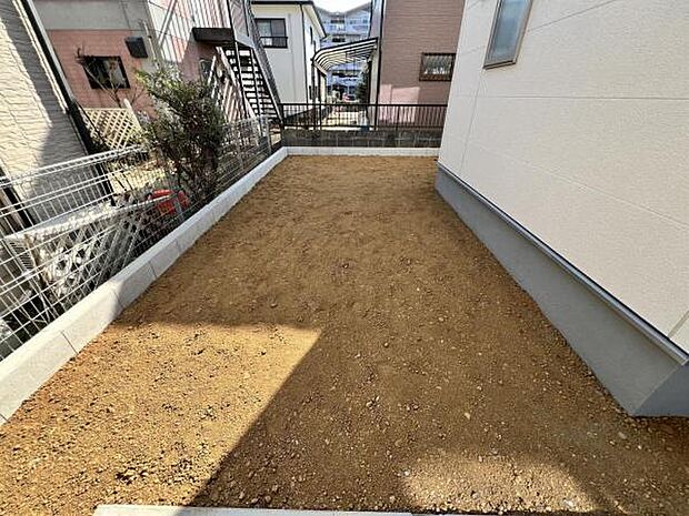 お庭スペースは、ガーデニングやお子様との外遊びなど多彩な用途でお楽しみいただけます。